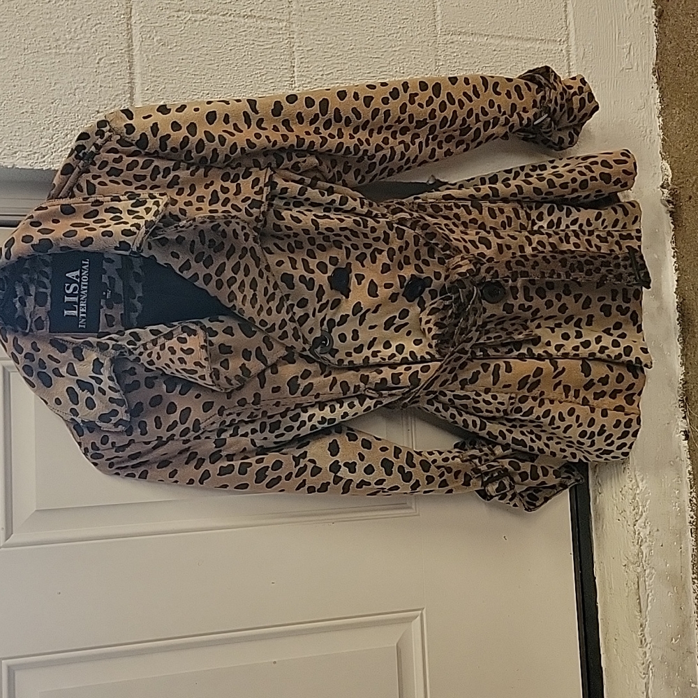 Ladies leapord short trench coat